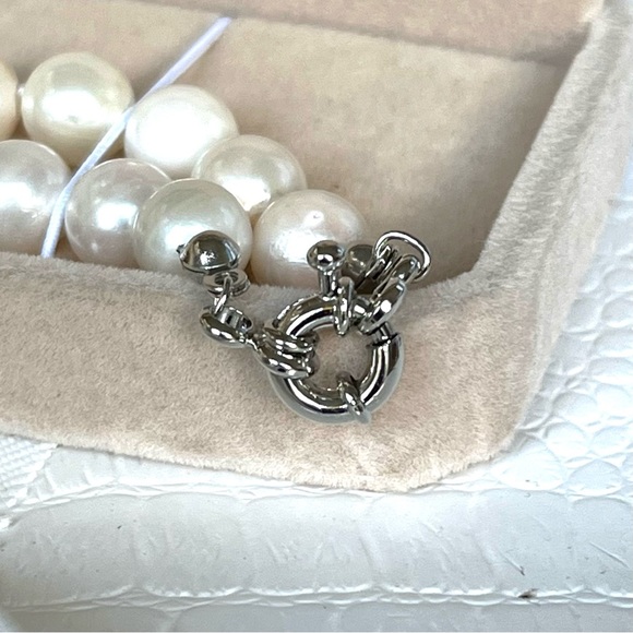 Akoya 18” Pearl Necklace - Picture 5 of 12